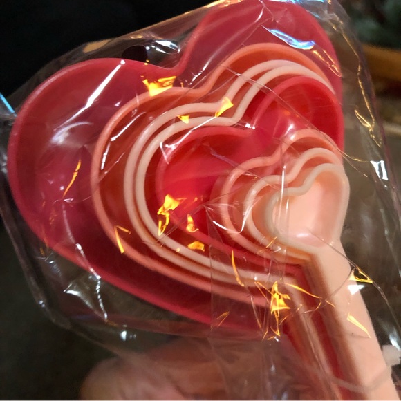 Target bullseye Valentines Measuring cup & spoons - Picture 2 of 7